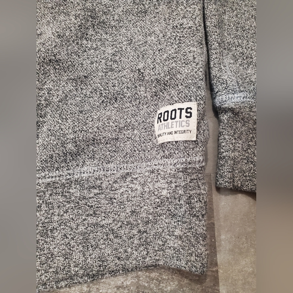 Roots Quarter-Zip Pullover Long Sleeve Sweater. Heathered Grey. Size M. - Picture 5 of 9